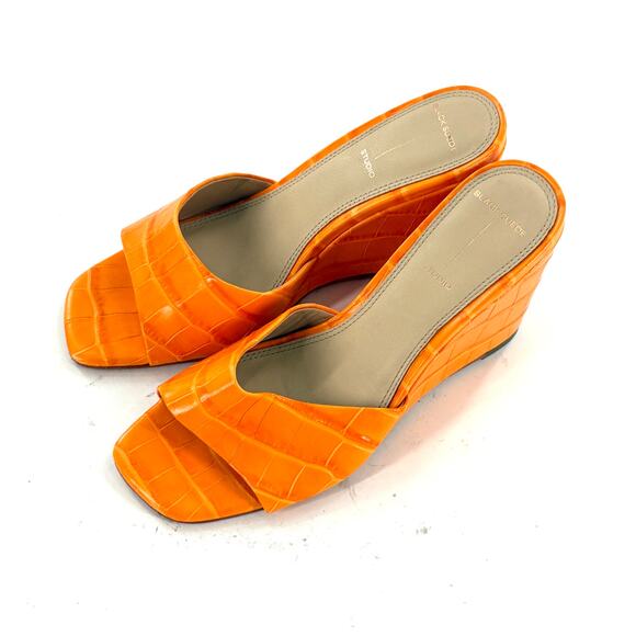 Black Suede Studio Chloe Wedge Heels 7 Orange Croc NWOT Sandals Resort BSS - Picture 6 of 7